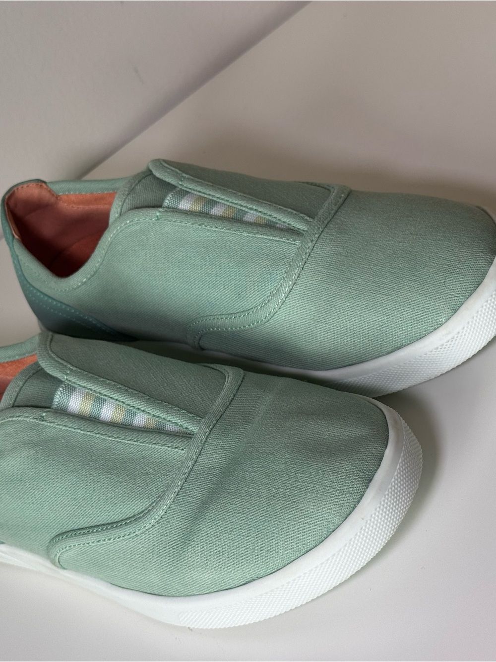 Vionic Women's size 7 Mint Green Nickie Slip-On Sneakers summer causal